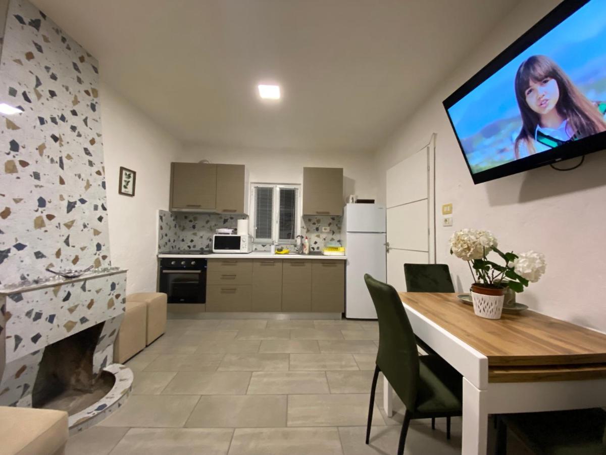 Maison Bellevue - 2 Bdrm Villa In Borsh Beach Eksteriør billede